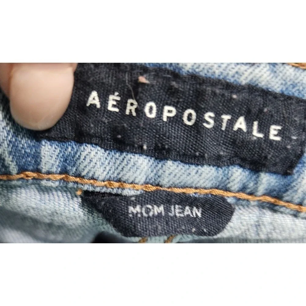 Aeropostale Mom Jeans Light‎ Wash Distressed Raw Hem High Rise Denim